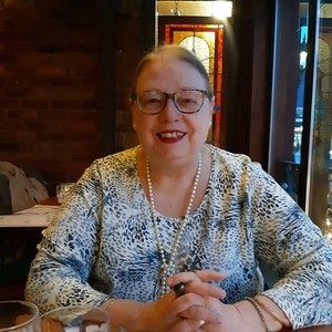 Meet your Posher, Suzanne